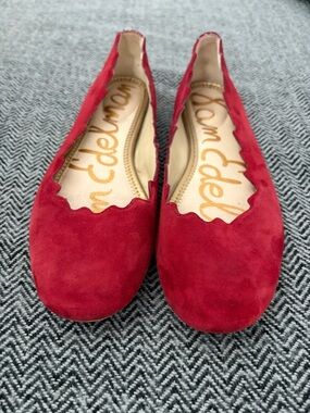 Sam Edelman Red Suede Scalloped Ballet Flats size 7.5